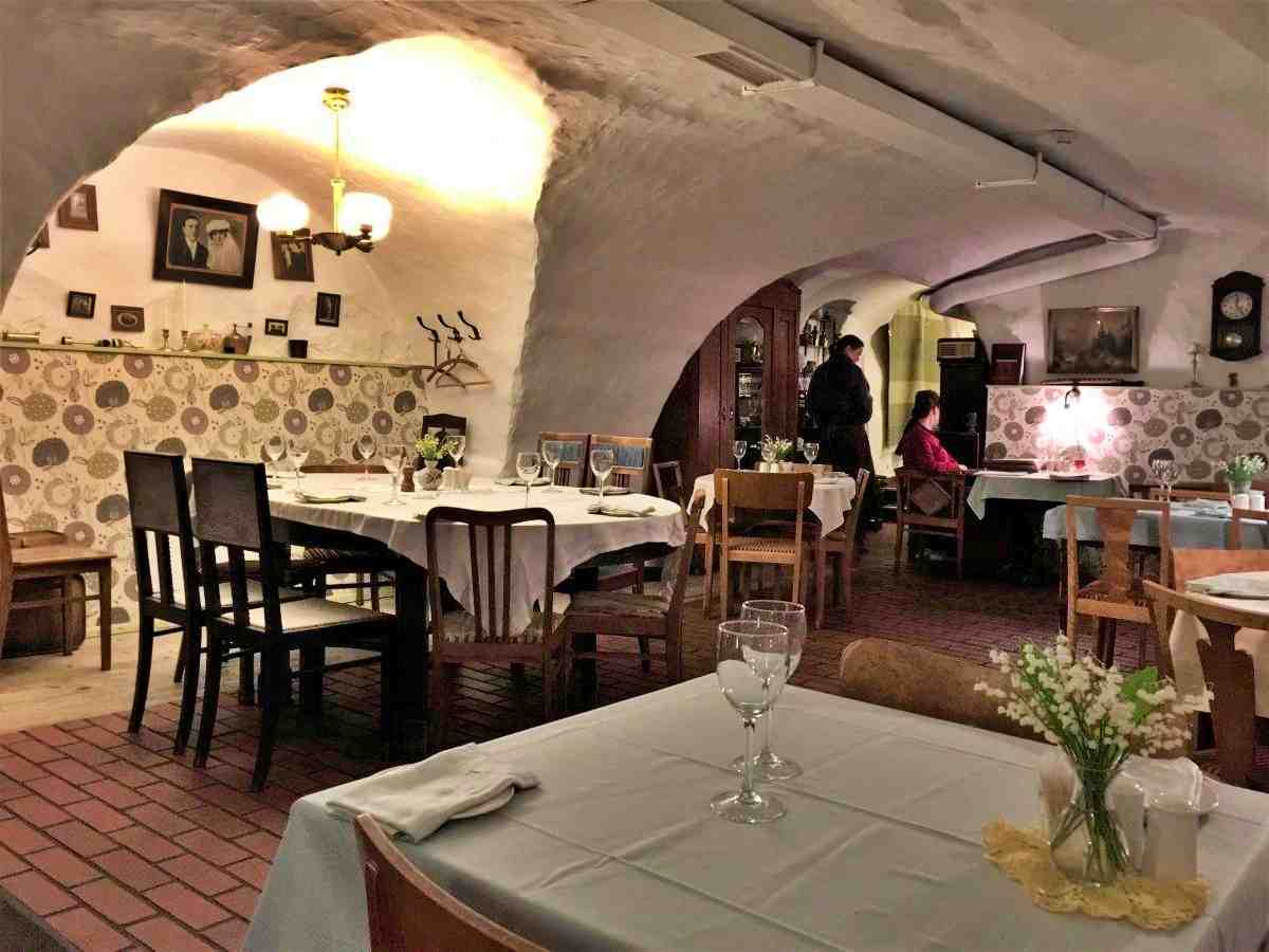 塔林老城區餐廳用餐